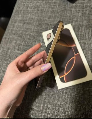 iPhone 16 Pro Max Dorado