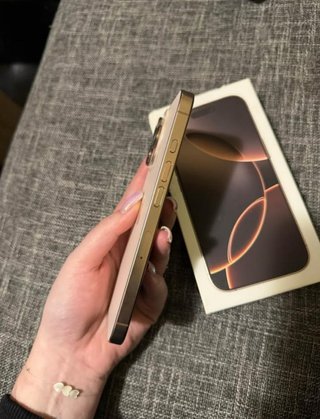 iPhone 16 Pro Max Dorado