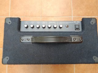 Roland KC-200 Amplificador Teclado 100W