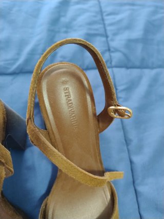 Sandalias de tacón marrón