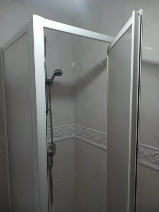 Mampara ducha 70x70.  Puerta abatible.