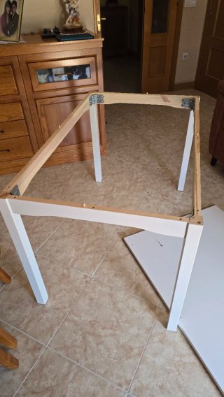 Mesa de comedor blanca