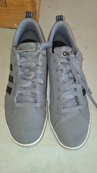 Zapatillas deportivas grises Adidas