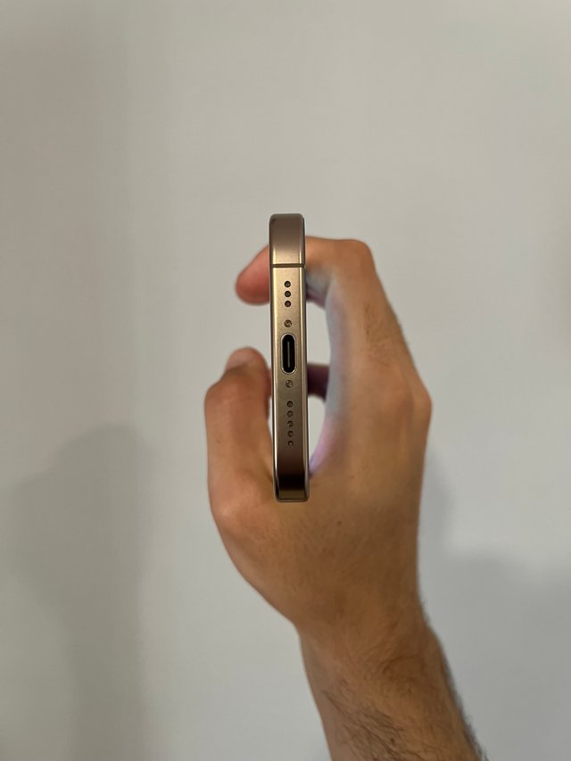 iPhone 16 Pro 128GB Dorado