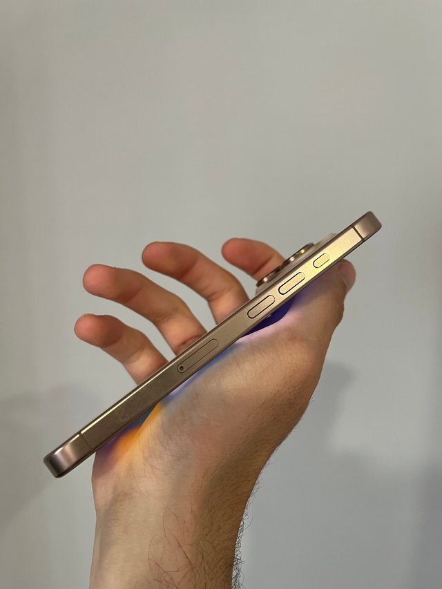 iPhone 16 Pro 128GB Dorado