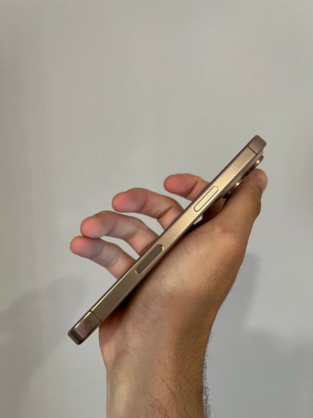 iPhone 16 Pro 128GB Dorado