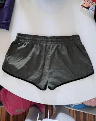 Pantaloncini corti copricostume verdi taglia S/M