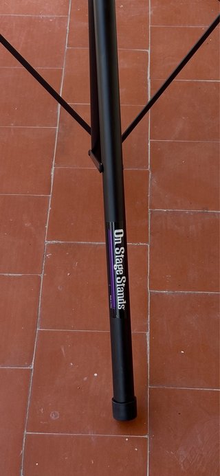 Altavoces Yamaha Negros + soportes