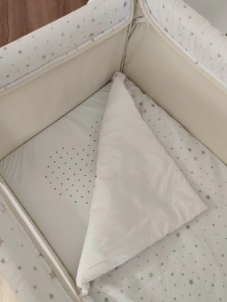 Minicuna con estrellas