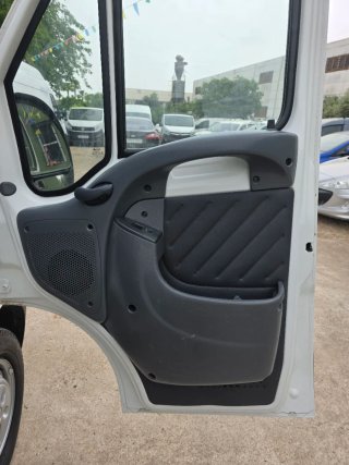 Peugeot Boxer 2.8 HDI modelo largo