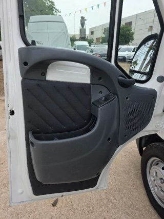 Peugeot Boxer 2.8 HDI modelo largo