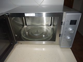 Horno combinado PANASONIC con 4 modos de cocción