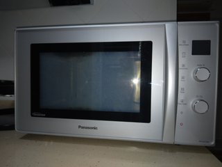 Horno combinado PANASONIC con 4 modos de cocción