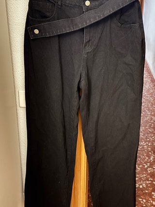 Pantalón negro cruzado