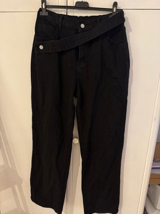 Pantalón negro cruzado
