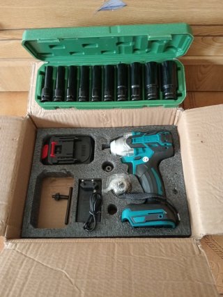 Pistola de impacto y vasos
