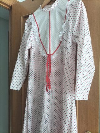 Vestido de Saint Isidro blanco y rojo