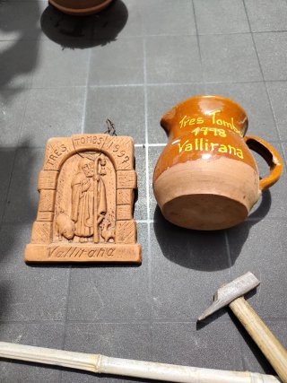 Jarra y figura cerámica Vallirana