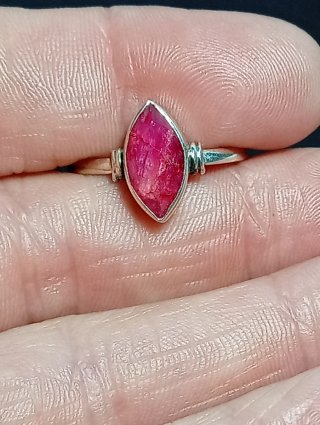 Anillo Plata Ley Piedra Rubí facetado