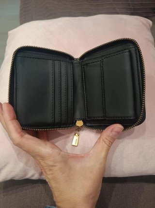 Cartera monedero Guess negra y dorada