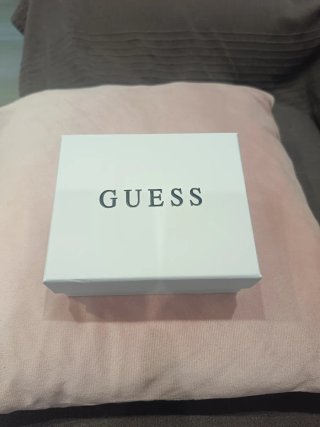 Cartera monedero Guess negra y dorada