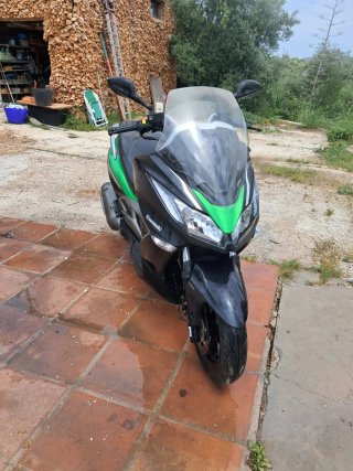 Kawasaki J300 Maxi Scooter