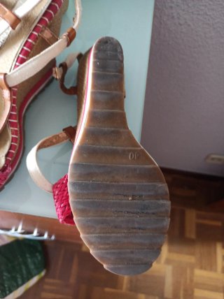 Cuñas rojas y blancas