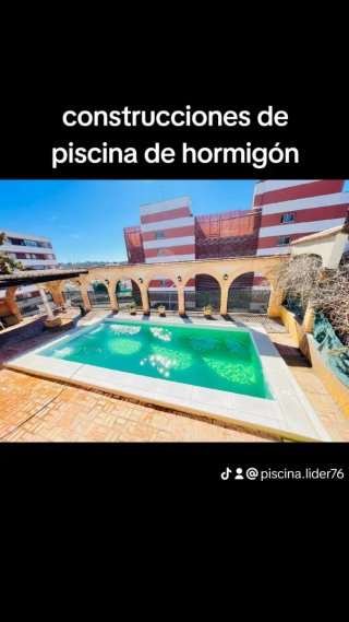 Piscina gunitada porcelánico y gresite