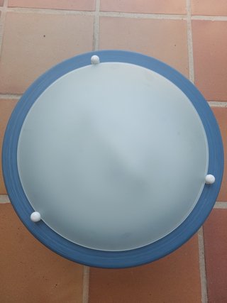 Lámpara de techo azul y blanca