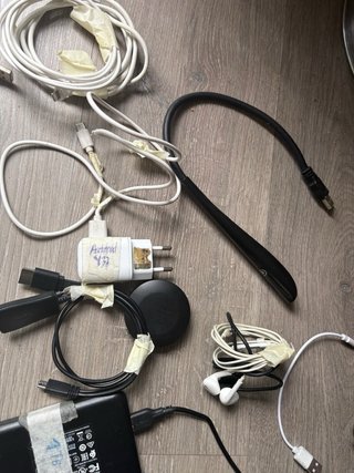 Lote: Cargadores, Disco Duro, Reloj, Cascos