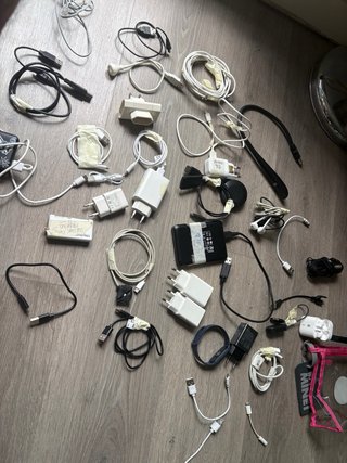 Lote: Cargadores, Disco Duro, Reloj, Cascos