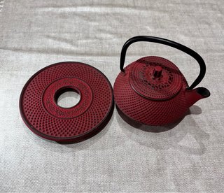 Tetera oriental de hierro fundido con plato