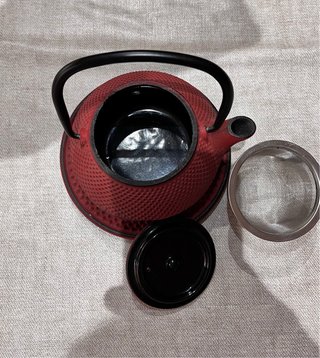 Tetera oriental de hierro fundido con plato