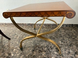 Mesa auxiliar madera y metal dorada