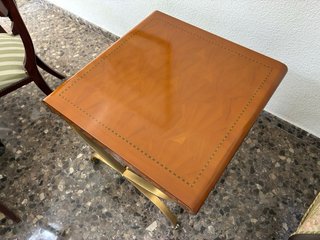Mesa auxiliar madera y metal dorada