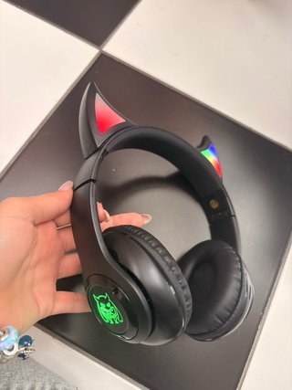 Cascos con orejas de gato y luces LED