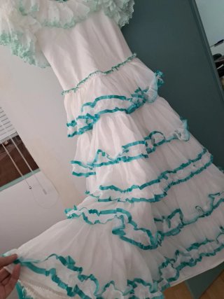 Vestido de flamenca blanco y turquesa