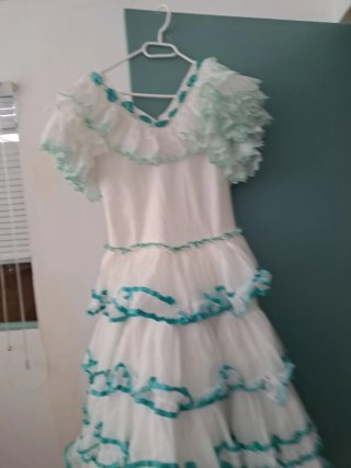Vestido de flamenca blanco y turquesa