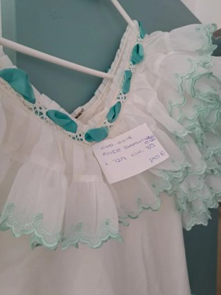 Vestido de flamenca blanco y turquesa