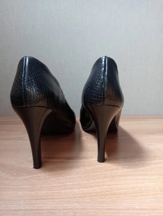 Zapatos de piel negros tacón