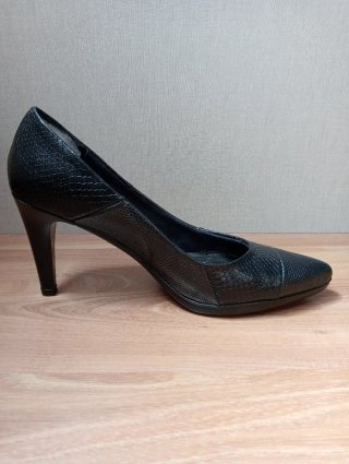 Zapatos de piel negros tacón