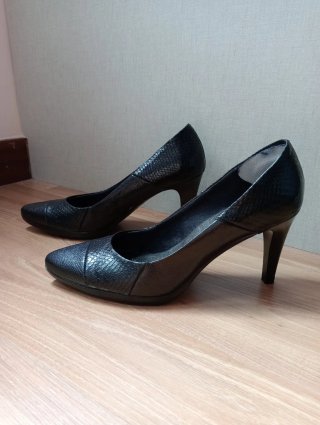 Zapatos de piel negros tacón