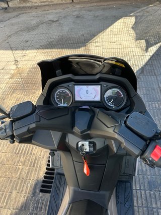 Maxi Scooter Wottan 300 Gris y Negro