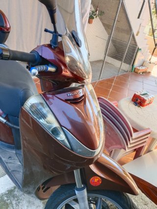 Honda SH300i Roja y Plata