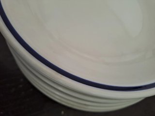 6 piatti fondi con bordo blu