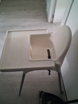 Trona de bebé blanca