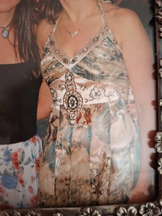 Vestido fiesta marrón y dorado con pedrería