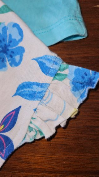 Benetton bambina: canotta e 2 shorts