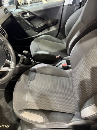 Peugeot 208 2016