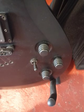 Cort EVL Z4 pastillas EMG-HZ +Amplificador Fender